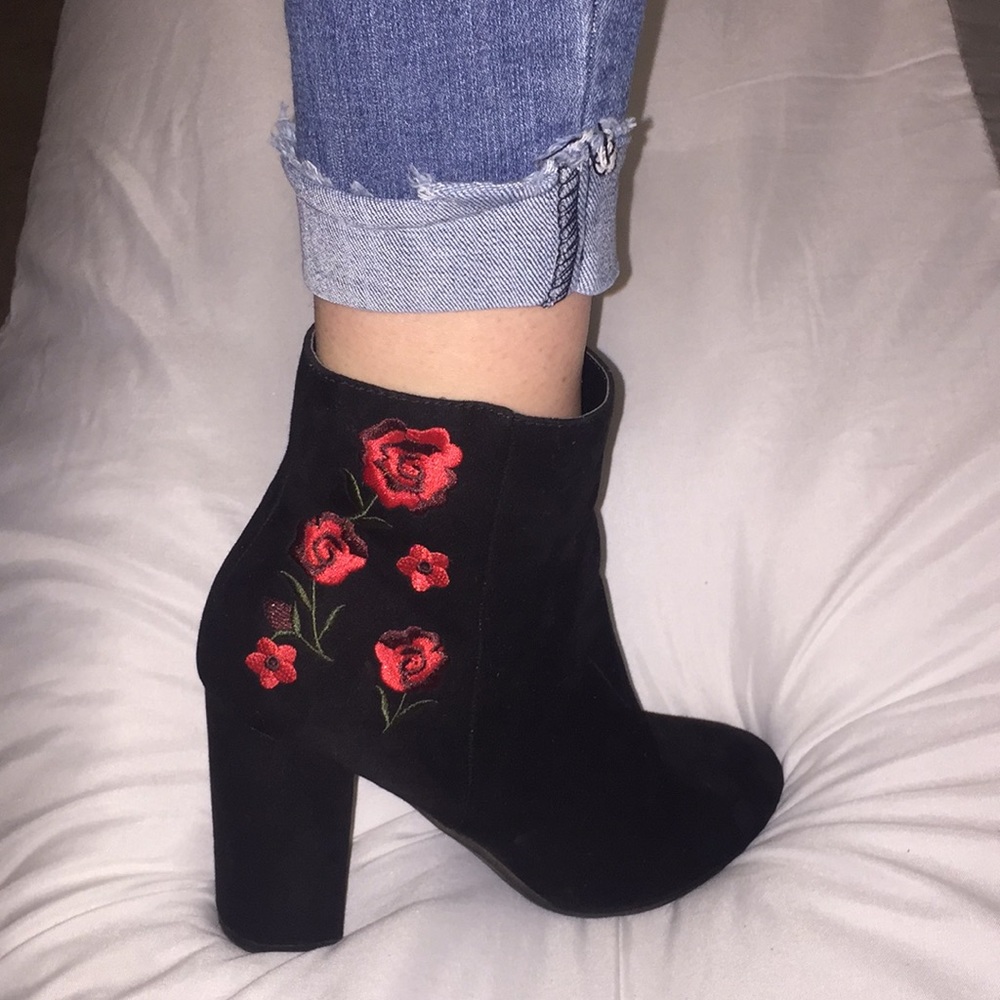 Black Booties with Red Roses🥀🌹